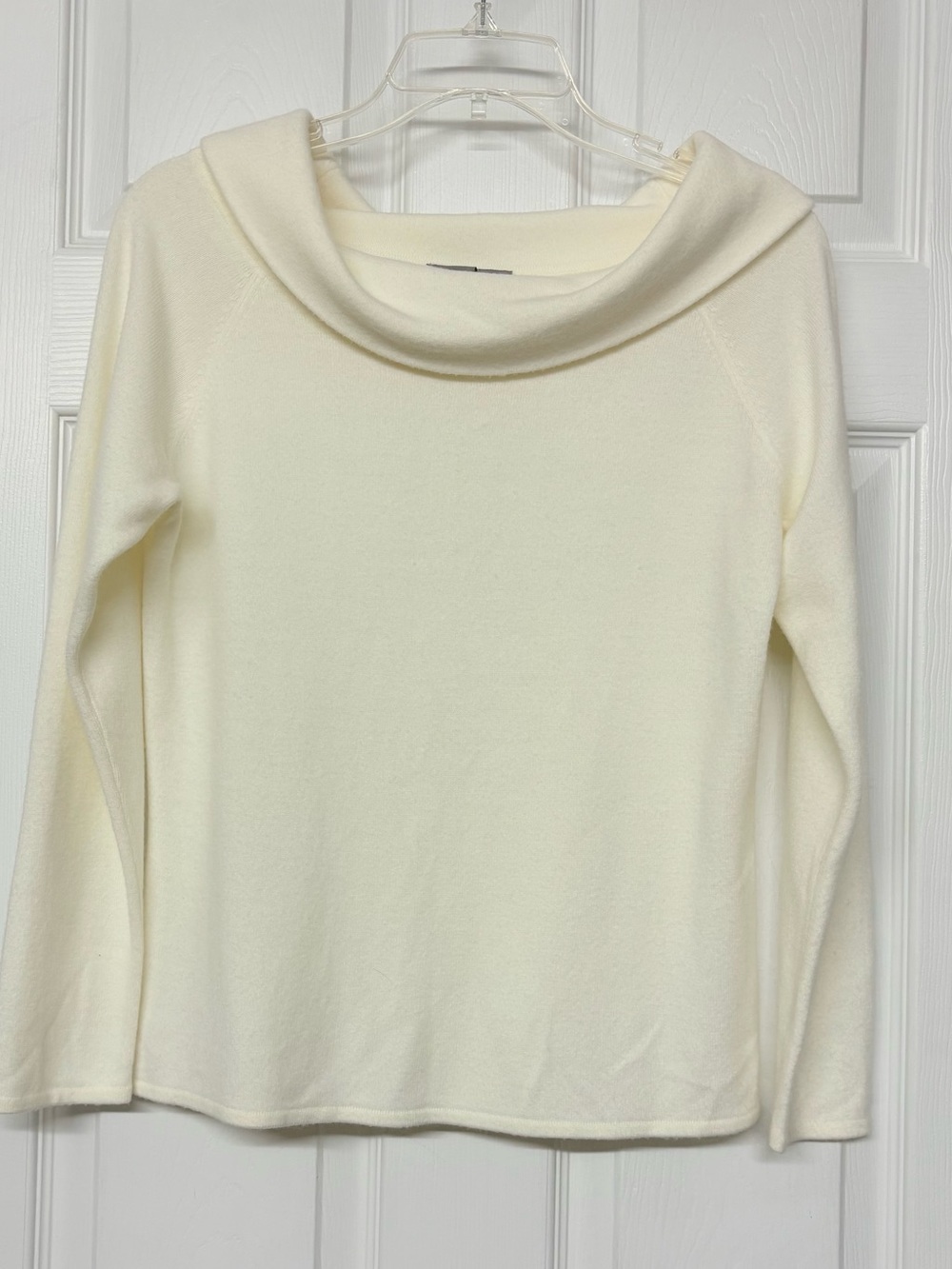 Designers Originals Cream Color Cowl Wide Neck Very Soft Sweater Sz M
